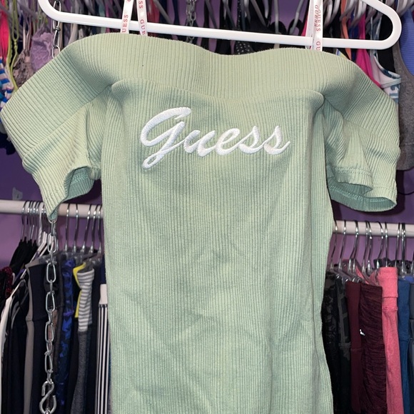 Guess green Crop top NWOT hangs over shoulders small fitted knit material - Picture 3 of 7
